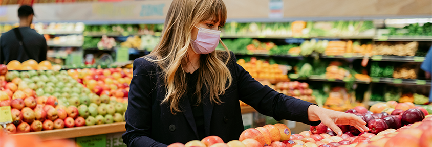 A woman shops for kidney-healthy foods in the produce section.